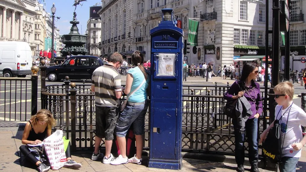 bluepolicebox-bf28b729-cdd565ea-1920w